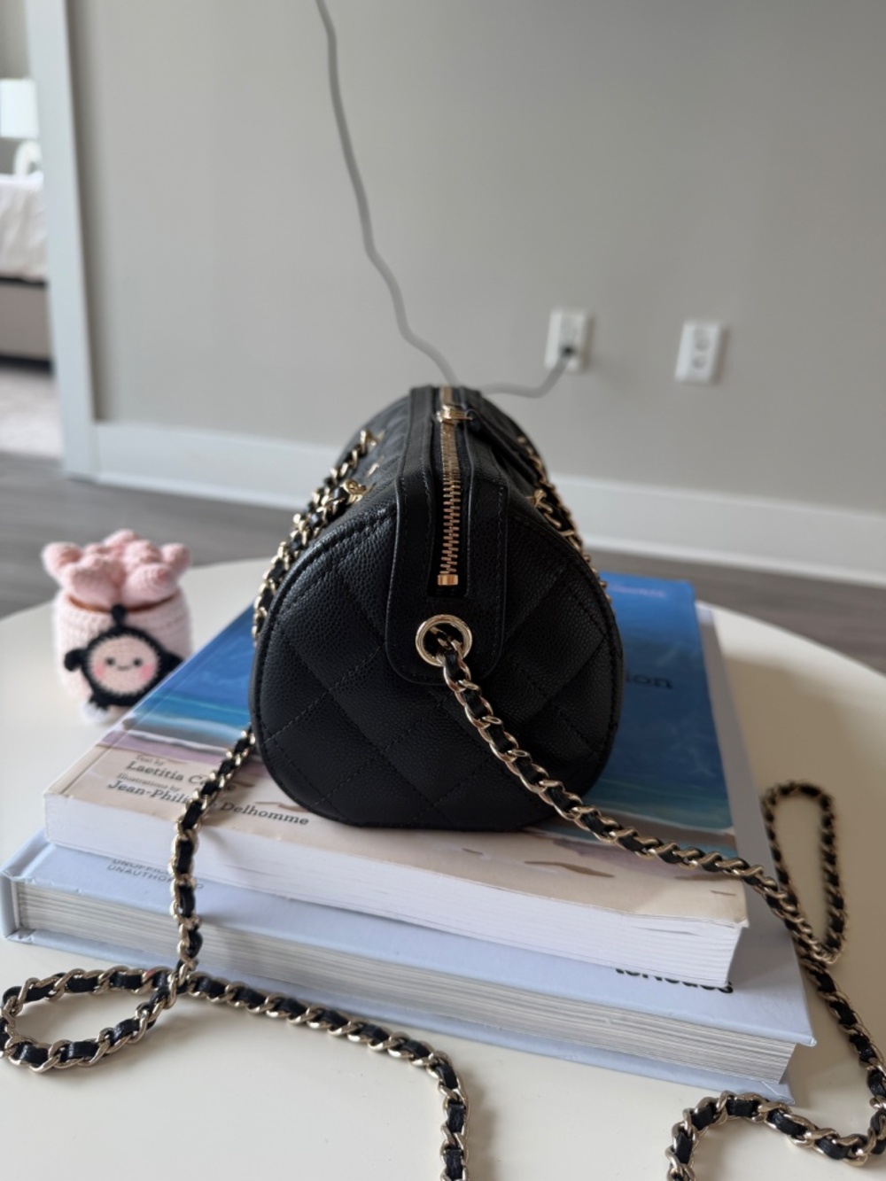 Chanel Caviar Quilted Barrel Clutch With Chain Black - Picture 2 of 4